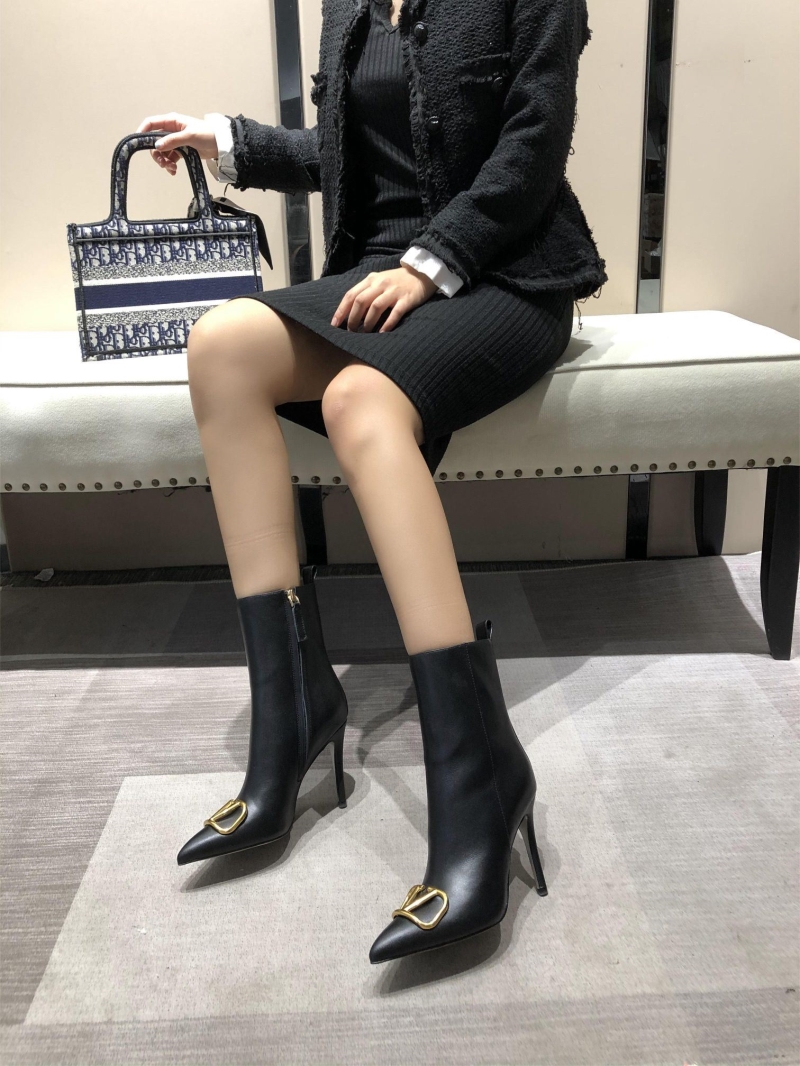 Va1e*ntin0 boots